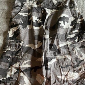 2 pair  CSG Champs sports gear cargo shorts size 32